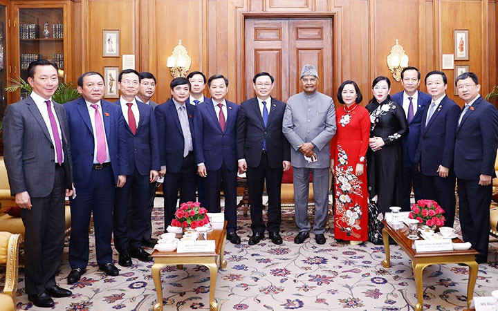 Chủ tịch Quốc hội Vương Đình Huệ và Tổng thống Ấn Độ Ram Nath Kovind với các đại biểu. Ảnh: TTXVN
