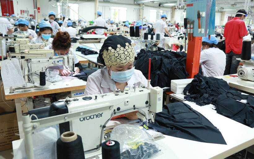 Sản xuất tại một doanh nghiệp “ba tại chỗ” ở huyện Xuân Lộc, tỉnh Đồng Nai. (Ảnh: THIÊN VƯƠNG).