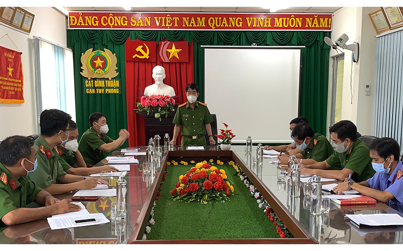 Đại tá Phạm Thật, Phó Giám đốc Công an tỉnh Bình Thuận, Thủ trưởng Cơ quan Cảnh sát điều tra, chỉ đạo Công an huyện Tuy Phong điều tra làm rõ vụ việc.