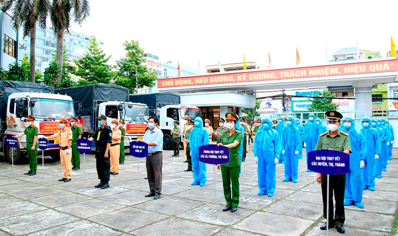 Ra mắt lực lượng truy vết nhanh.