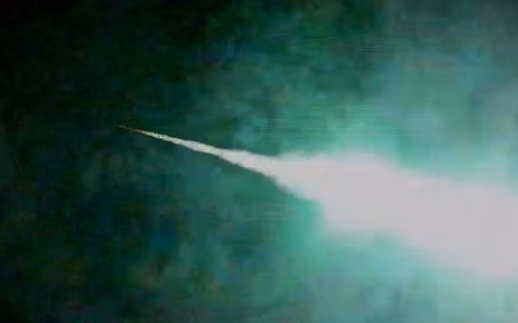 Bức ảnh thiên thạch phát sáng do người phụ trách tại Bảo tàng thành phố Hiratsuka ở tỉnh Kanagawa, Nhật Bản vào sáng sớm ngày thứ Năm. Ảnh: KYODO.