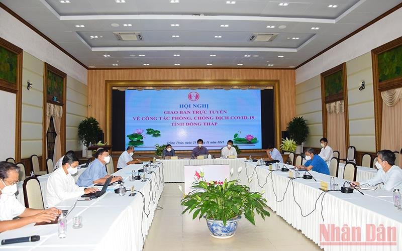 Bí thư Tỉnh ủy Đồng Tháp Lê Quốc Phong chấn chỉnh công tác điều trị F0 tại Hội nghị giao ban phòng, chống dịch Covid-19 tỉnh. (Ảnh: HỮU NGHĨA)