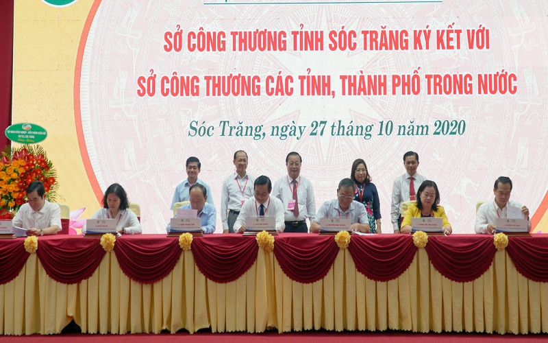 Các sở công thương 15 tỉnh, thành phố ký kết hợp tác sản xuất tiêu thụ sản phẩm OCOP.