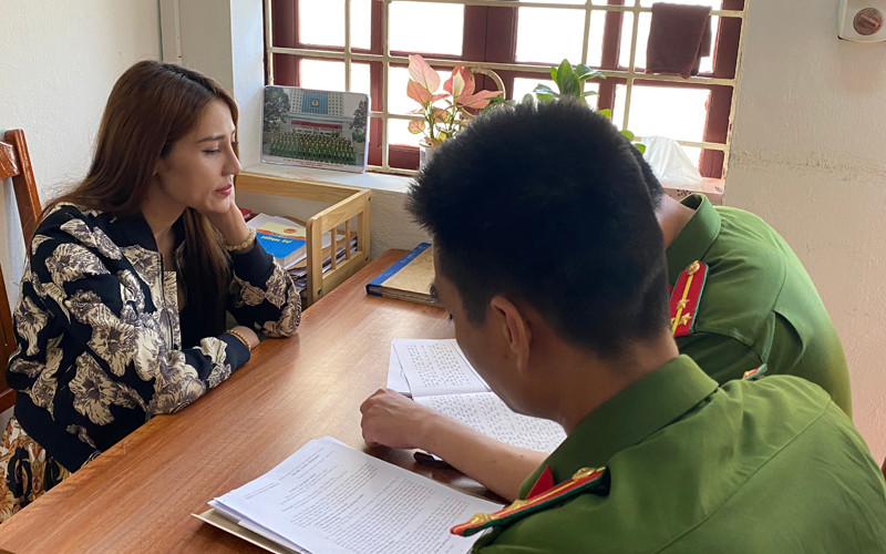 Công an xét hỏi, lấy lời khai của Cao Thị Ninh.