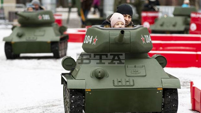 Trải nghiệm lái xe tăng T-34