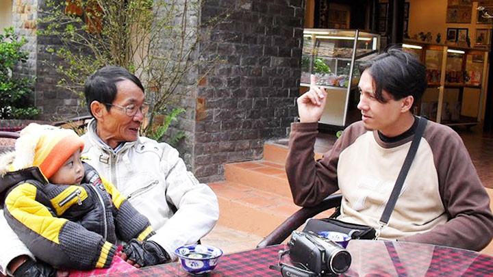 Attila lên thăm cha ruột Lê Mỹ Thành tại Đà Lạt vào năm 2008.