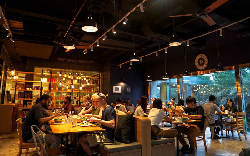 Thái Lan hoãn mở cửa lại Bangkok tới tháng 11 do tỷ lệ tiêm vaccine ngừa Covid-19 chưa đủ 70% dân số. (Ảnh: REUTERS)