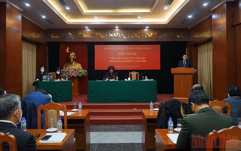 Đồng chí Lê Hoài Trung phát biểu tại hội nghị.