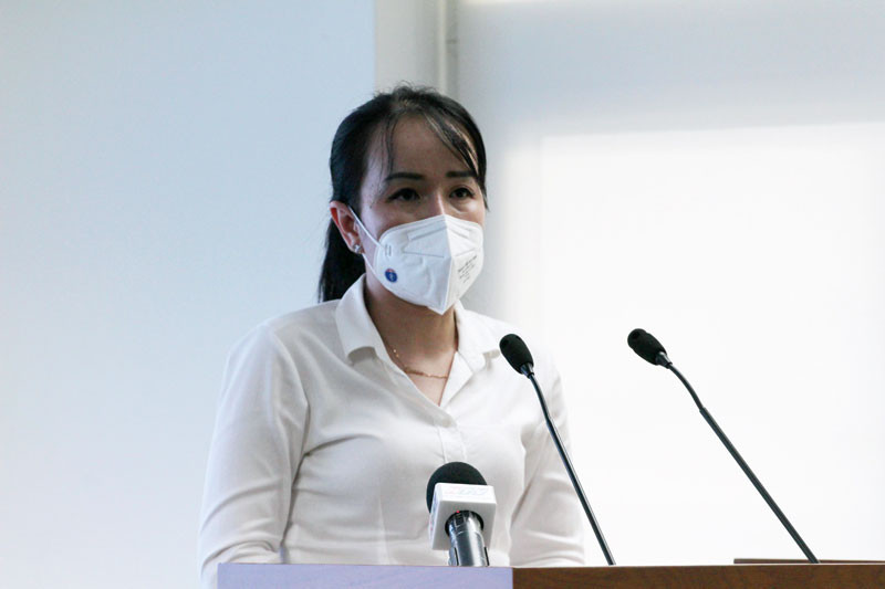 Đại diện ngành y tế TP Hồ Chí Minh trả lời câu hỏi của phóng viên tại buổi họp báo chiều 14/4.