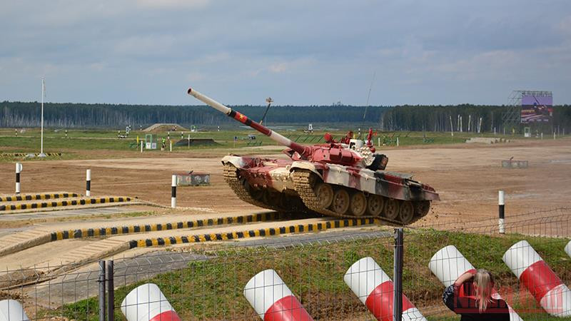 Kíp xe số 2 của đội tuyển Xe tăng Việt Nam thi đấu sáng ngày 26/8 (giờ địa phương) tại thao trường Alabino, Liên bang Nga. Ảnh: TRỊNH DŨNG