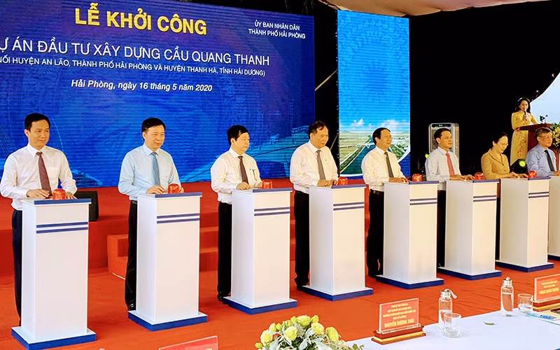 Quang cảnh khởi công cầu Quang Thanh.