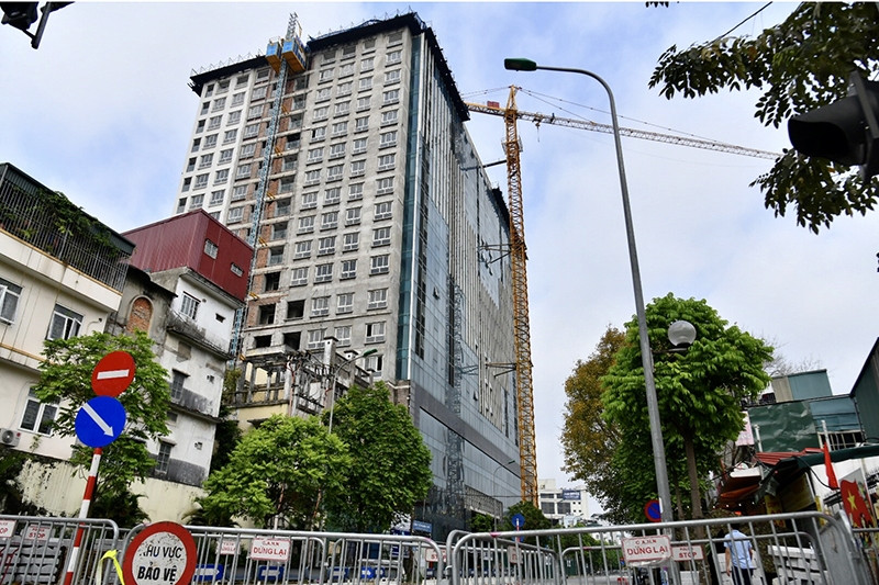 Sau khi hoàn thành phá dỡ tầng 18, các đơn vị chức năng sẽ đánh giá, xem xét phương án phá dỡ tầng 17.