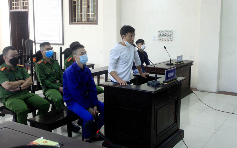 Hai bị cáo trong phiên xét xử sơ thẩm.