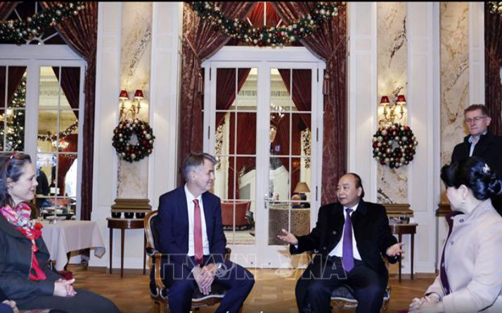 Chủ tịch nước Nguyễn Xuân Phúc tiếp ông Alec von Graffenried, Thị trưởng thành phố Bern. (Ảnh: TTXVN)