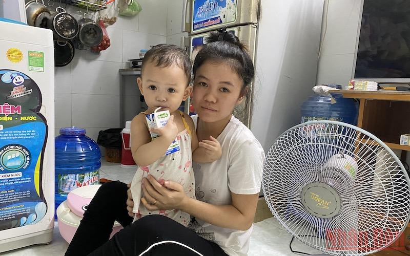 Một người lao động thuê nhà trọ ở quận 12, Thành phố Hồ Chí Minh.