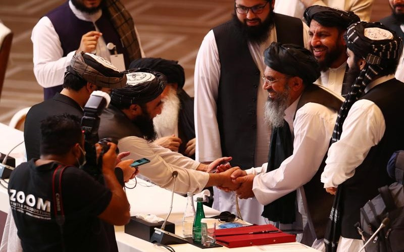 Thành viên của đoàn đàm phán Taliban tại cuộc đàm phán giữa Chính phủ Afghanistan và Taliban diễn ra ở Doha, ngày 12-9-2020. (Ảnh: Reuters)