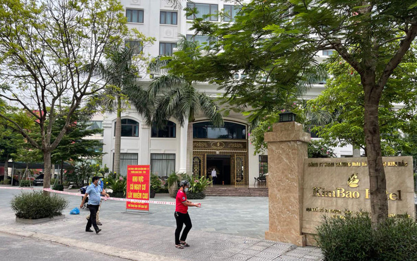 Khách sạn Kim Bảo (TP Hải Dương) bị tạm dừng hoạt động do không thực hiện đúng quy định phòng chống dịch Covid-19.