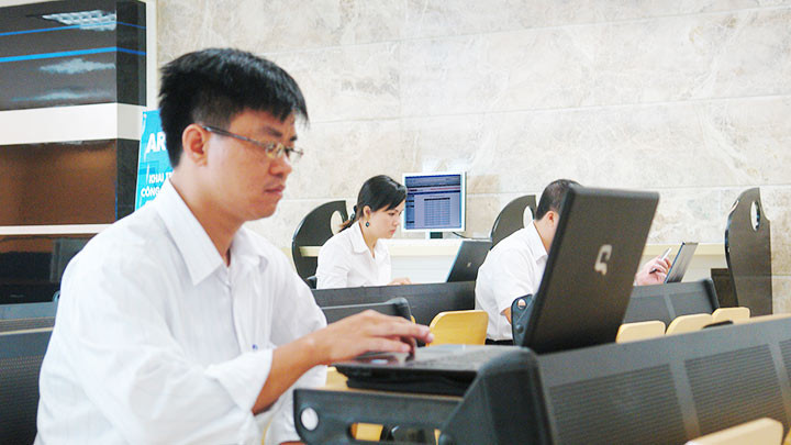 Chỉ số VN Index thử thách thành công mốc 1.420 điểm. Ảnh: SONG ANH