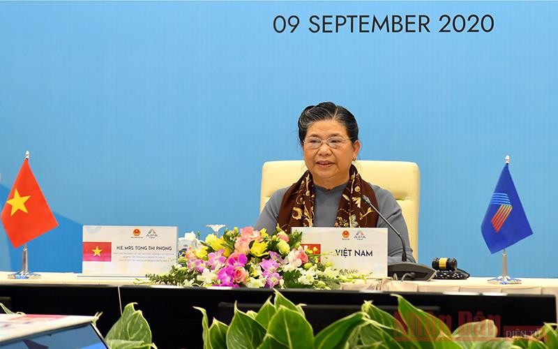 Phó Chủ tịch Thường trực Quốc hội Việt Nam Tòng Thị Phóng phát biểu chào mừng hội nghị Ủy ban Xã hội của AIPA. Ảnh: DUY LINH