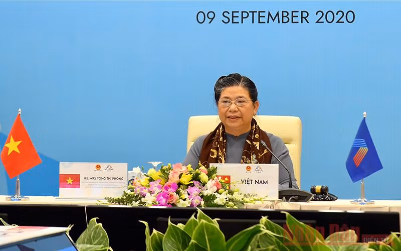 Phó Chủ tịch Thường trực Quốc hội Việt Nam Tòng Thị Phóng phát biểu chào mừng hội nghị Ủy ban Xã hội của AIPA. Ảnh: DUY LINH