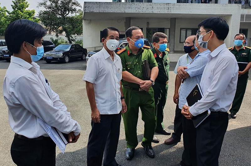 Lãnh đạo UBND tỉnh Đồng Nai kiểm tra ở khu cách ly tập trung trên địa bàn.