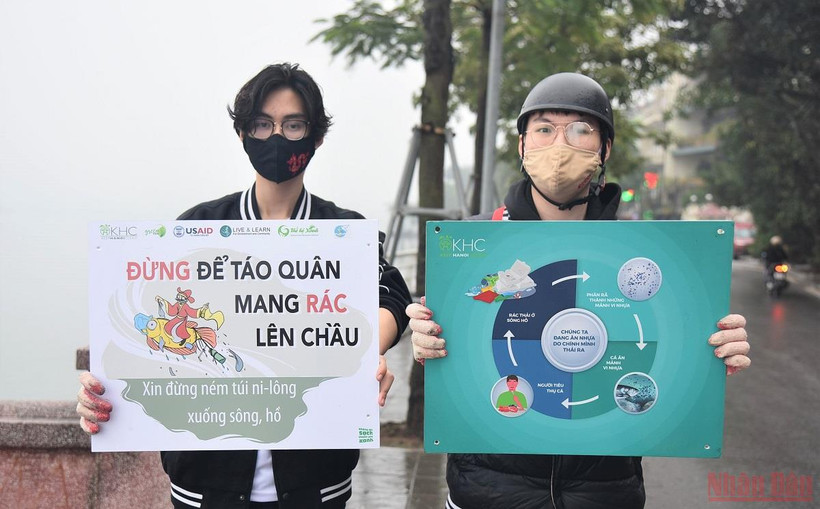 Thông điệp bảo vệ môi trường nhân ngày lễ ông Công ông Táo. (Ảnh: Minh Duy)