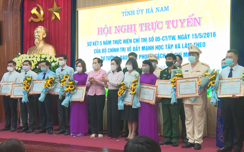 Hà Nam tiếp tục đẩy mạnh thực hiện Chỉ thị 05 gắn với các phong trào thi đua yêu nước