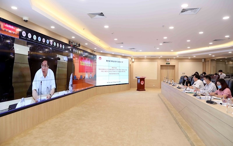 Thứ trưởng Kế hoạch và Đầu tư Trần Duy Đông kết luận tại Hội nghị trực tuyến với TP Hà Nội. (Ảnh: MPI)