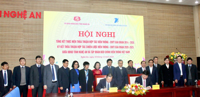 Tỉnh Nghệ An và Tập đoàn VNPT đẩy mạnh hợp tác triển khai mô hình chính quyền điện tử