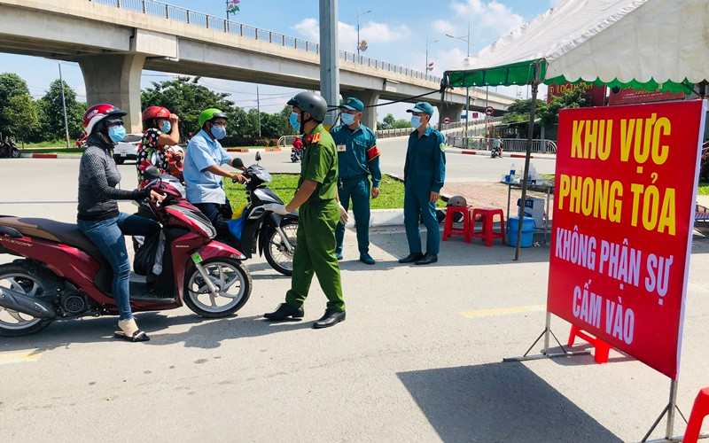 Lực lượng chức năng kiểm soát ở khu vực phong tỏa tại TP Biên Hòa, tỉnh Đồng Nai.