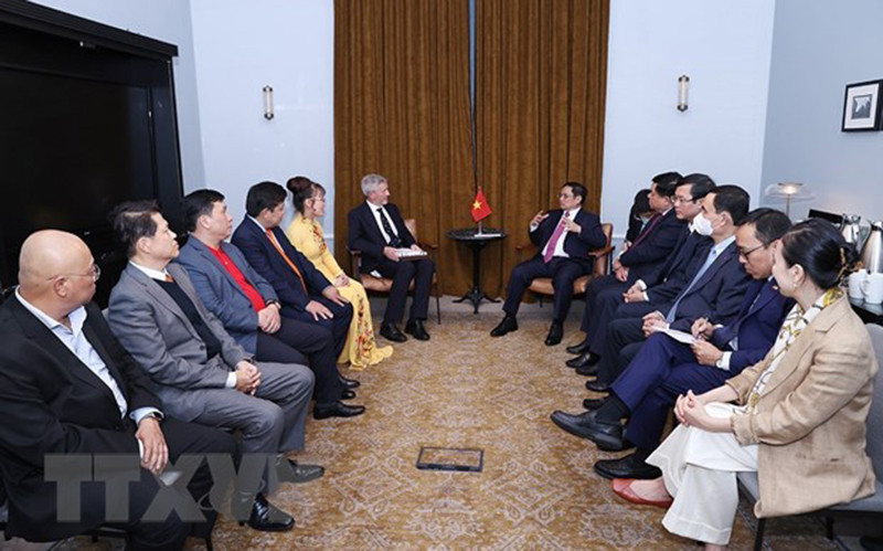 Thủ tướng Phạm Minh Chính tiếp lãnh đạo Đại học Oxford. (Ảnh: TTXVN)