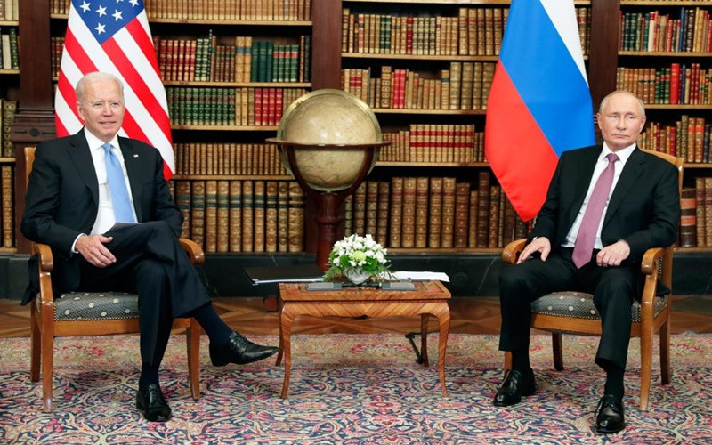 Tổng thống Mỹ Joe Biden và Tổng thống Nga Vladimir Putin trong cuộc gặp tại Geneva, ngày 16/6. (Ảnh: AP)
