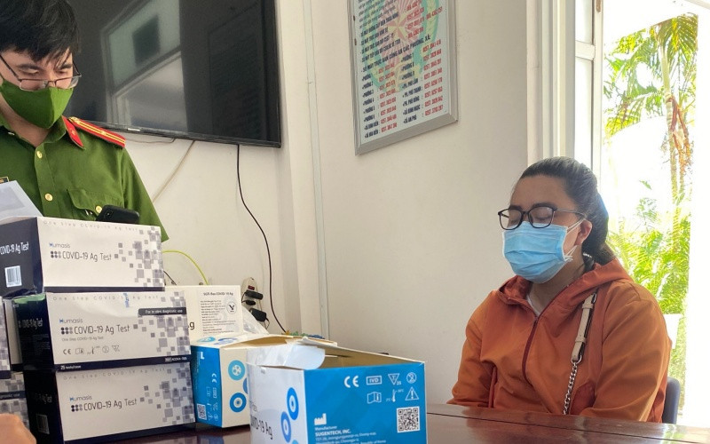 Bà Nguyễn Thị Xuân Hương tại cơ quan Công an. (Ảnh: Công an TP Tuy Hòa cung cấp)