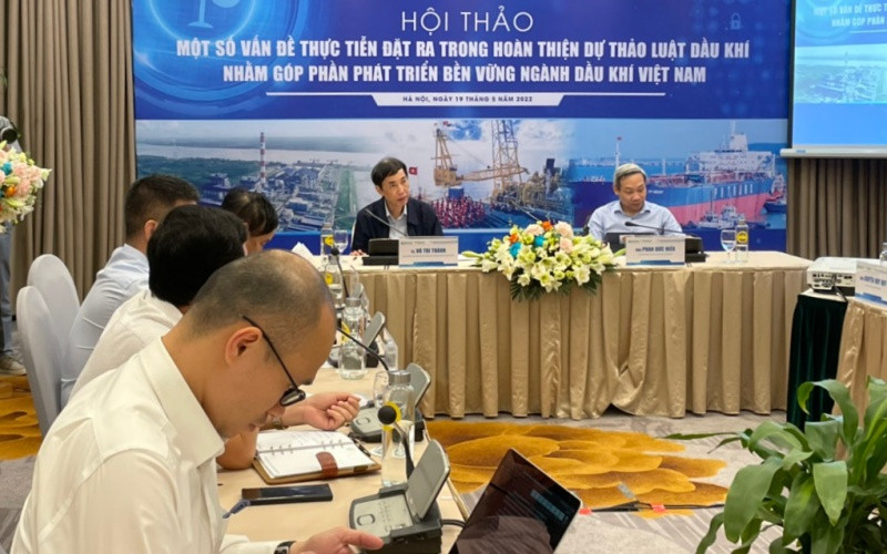 Các chuyên gia đóng góp nhiều ý kiến hoàn thiện dự án Luật Dầu khí sửa đổi trình Quốc hội tại Kỳ họp thứ 3.