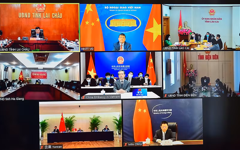 Hội thảo trao đổi trực tuyến Việt Nam-Trung Quốc về kinh nghiệm xóa đói giảm nghèo. Ảnh: BNG