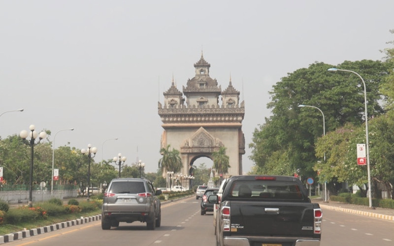 Đường phố Thủ đô Vientiane, Lào. Ảnh: XUÂN SƠN