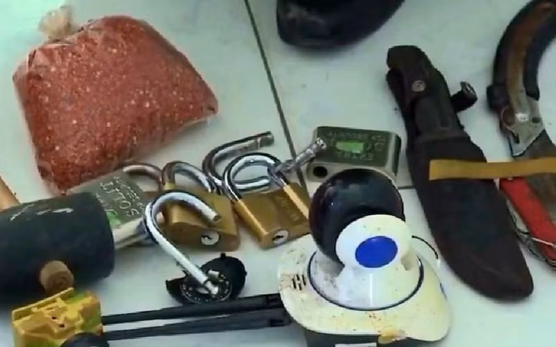 Dụng cụ các đối tượng sử dụng để gây án.