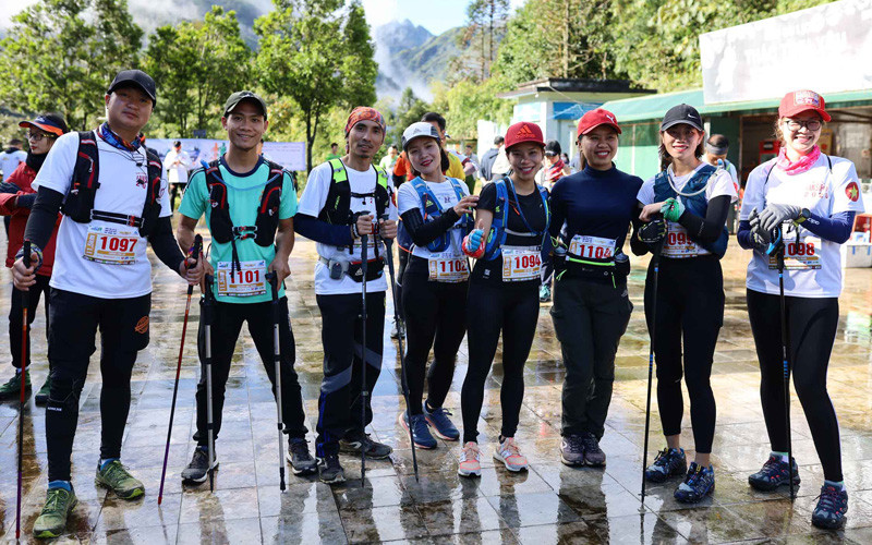 Các vận động viên chuẩn bị xuất phát từ Trạm Tôn