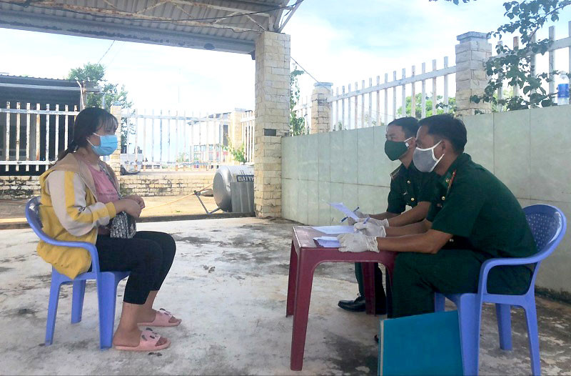 Đối tượng Trần Thị Linh làm việc với Bộ đội Biên phòng.