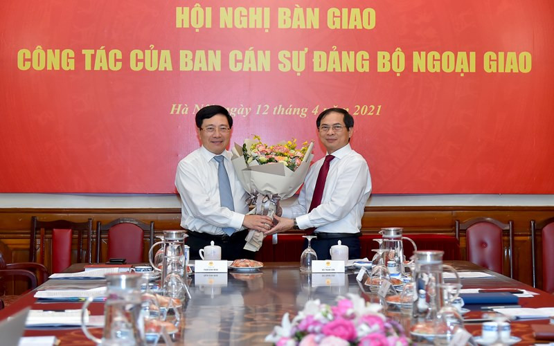 Đồng chí Phạm Bình Minh và đồng chí Bùi Thanh Sơn tại Hội nghị. (Ảnh: Bộ Ngoại giao)