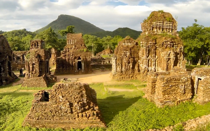 Khu du lịch Mỹ Sơn bắt đầu đón khách trở lại.