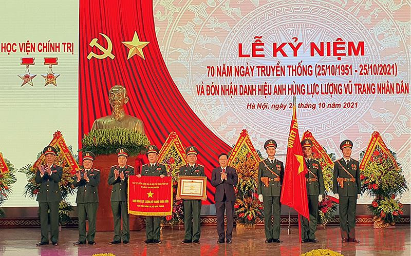 Phó Thủ tướng Thường trực Phạm Bình Minh trao danh hiệu Anh hùng Lực lượng vũ trang nhân dân thời kỳ đổi mới tặng Học viện Chính trị (Bộ Quốc phòng).