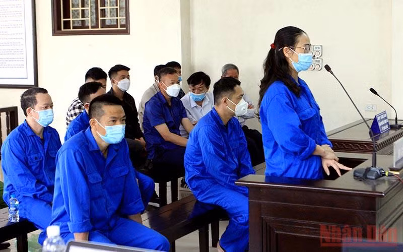 Các bị cáo tại phiên tòa xét xử sơ thẩm. (Ảnh: MAI TÚ) 