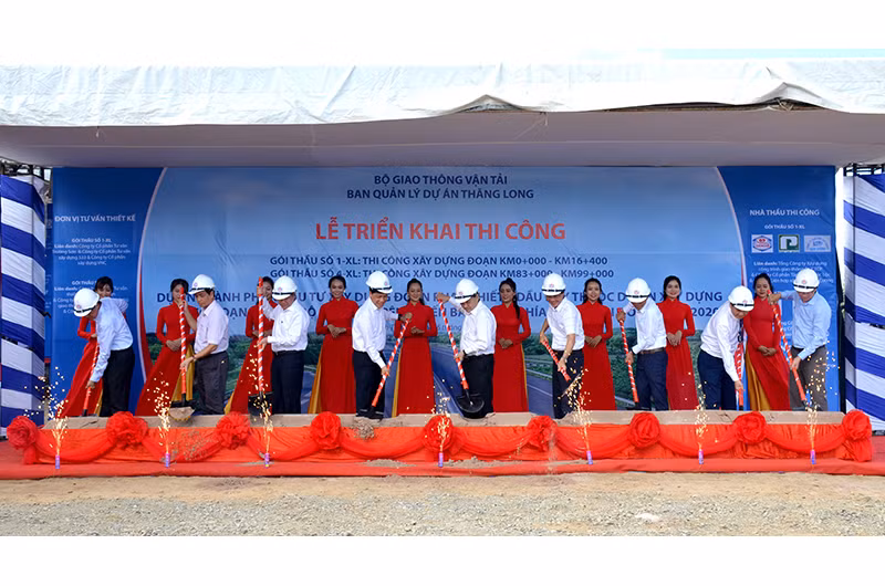 Gói thầu 1-XL đoạn Phan Thiết – Dầu Giây thuộc Dự án xây dựng một số đoạn đường bộ cao tốc trên tuyến bắc-nam được triển khai thi công từ ngày 16-11-2020.