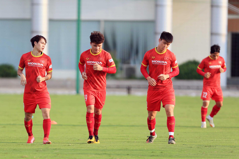 Các thành viên trụ cột của Đội tuyển quốc gia trong buổi tập chiều 21/8. (Ảnh: VFF)