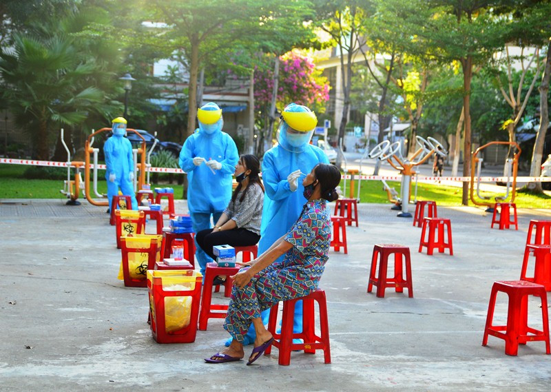 Ngày 23-8, Đà Nẵng lấy mẫu xét nghiệm tại chợ Hà Thân và phát hiện BN 1017.