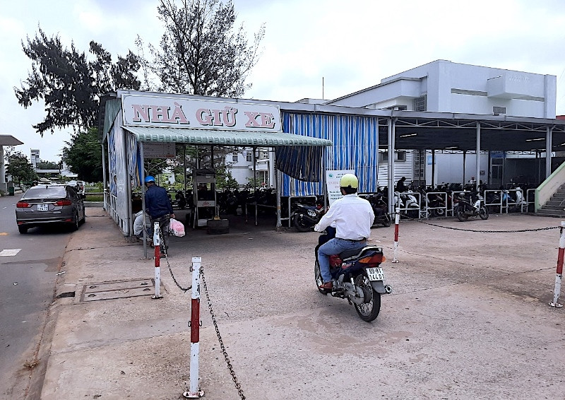 Ghi nhận vào sáng 8-4, nhà xe của Bệnh viện Sản - Nhi Cà Mau đã hoạt động lại bình thường.