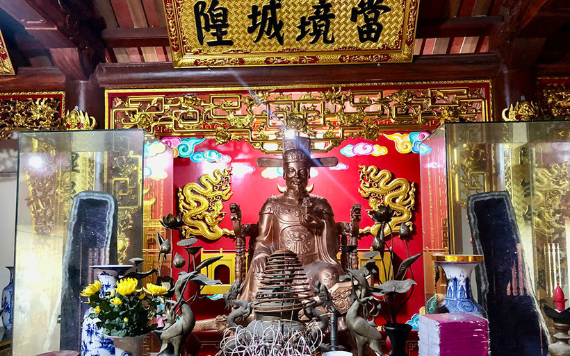 Tượng thờ Thái sư Lưu Cơ tại đình Đại Từ, xã Đại Đồng, Văn Lâm, Hưng Yên. (Ảnh: Ban tổ chức hội thảo cung cấp)