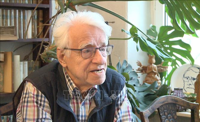 Giáo sư, Tiến sĩ Günter Giesenfeld. (Ảnh: TTXVN)