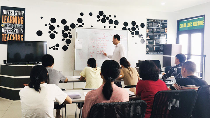 Các lớp học tiếng Anh diễn ra theo tiêu chí 70% online, 30% offline.